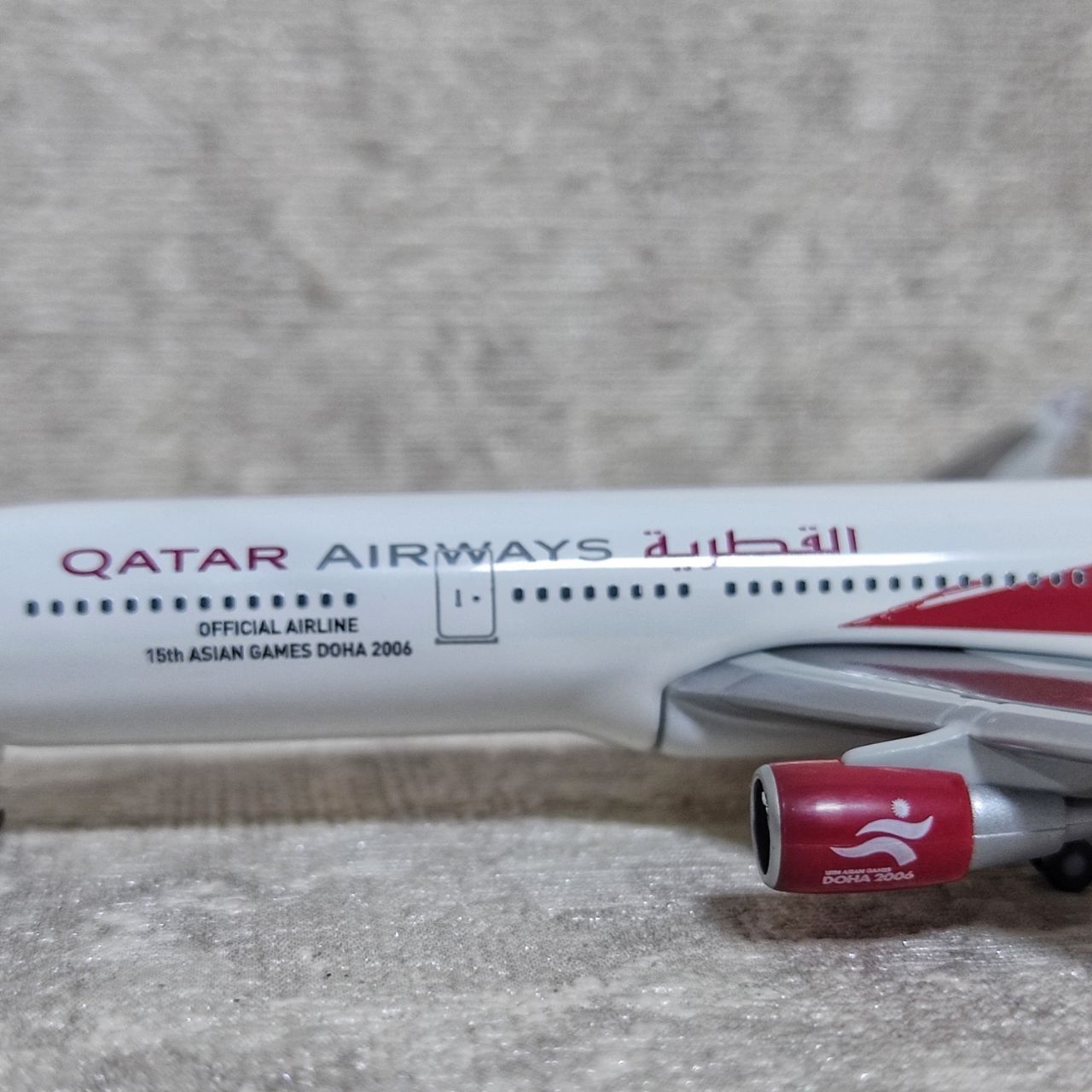 Самолёт модель: Airbus A330-300 Qatar airways ( HERPA оригинал) 1/500