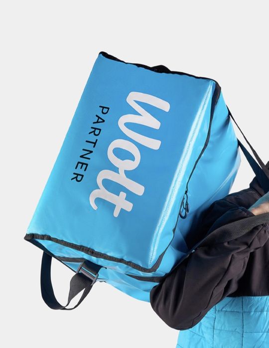 Термосумка для доставки на машине. Термокороб Wolt