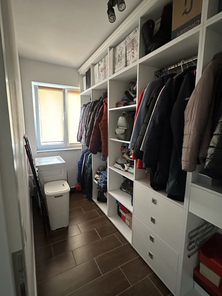 Apartament 2,5 camere, boxa si parcare