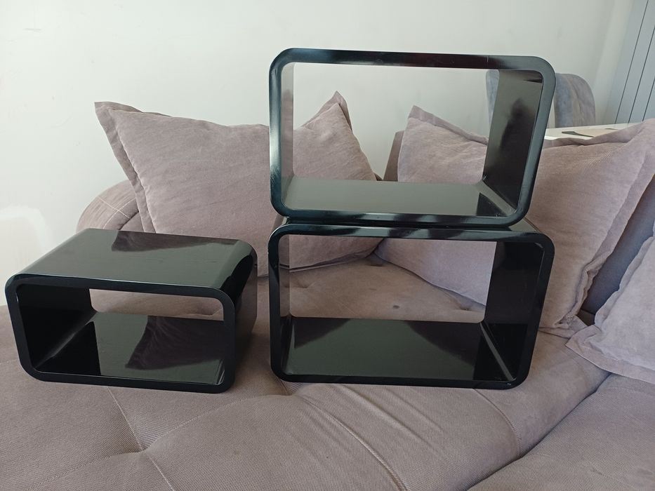 Диван,холна маса и рафт- кутии