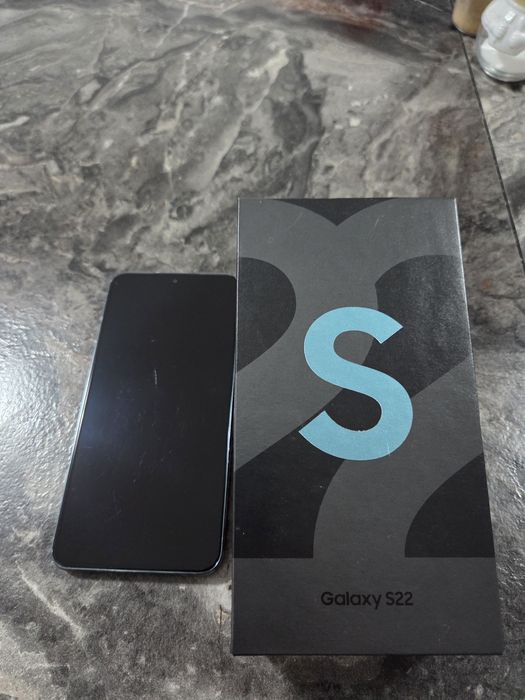 Samsung S22 и подарък case