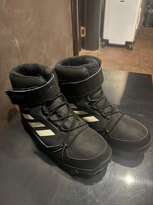 Унисекс зимни ботуши adidas 38
