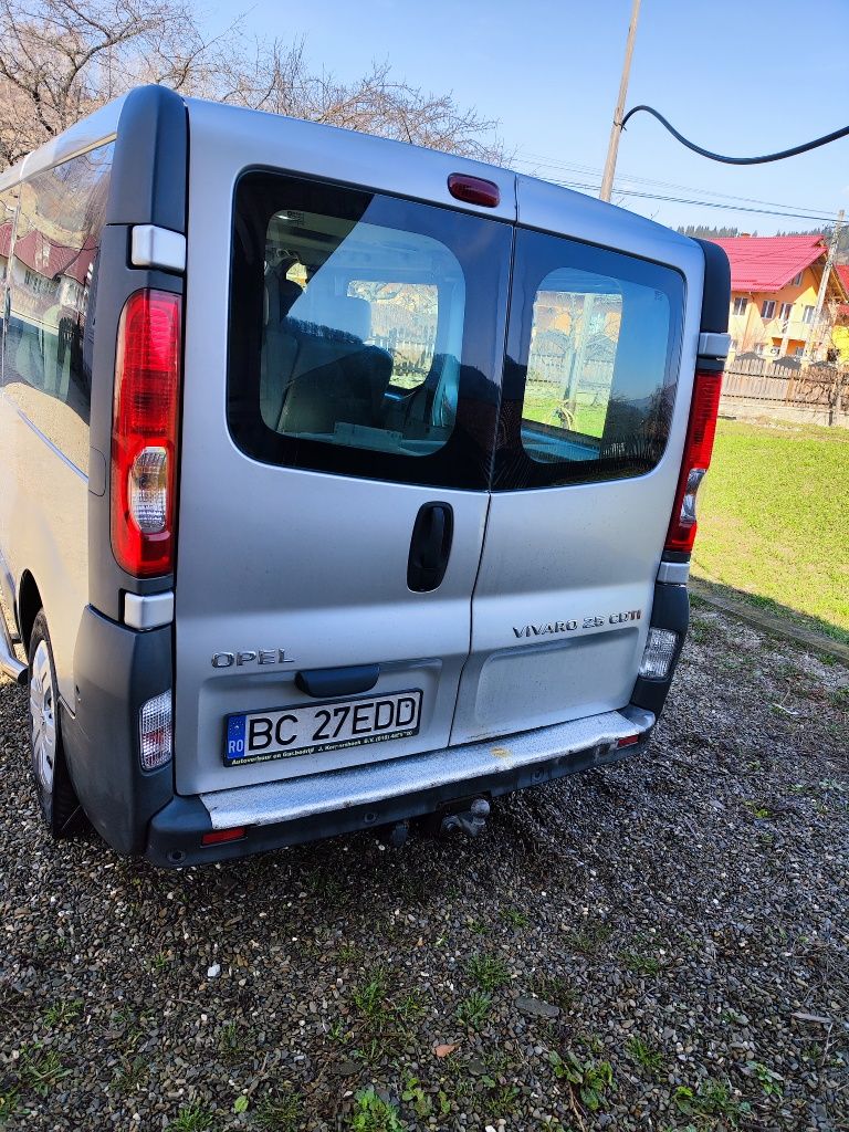 Opel Vivaro automat 2.5,9 locuri