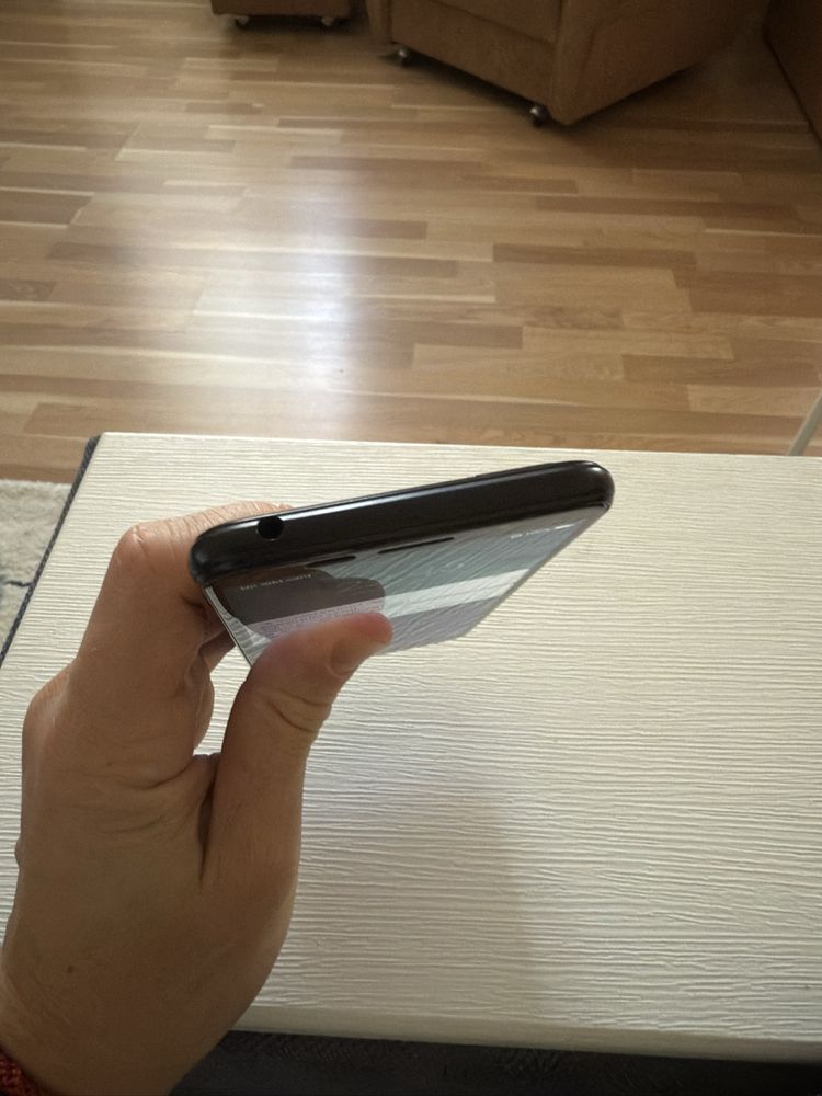 Huawei Y5 2018 с кутия и зарядно
