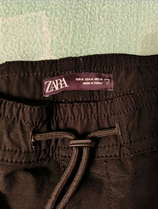Pantaloni cargo scurți de pe Zara.com cumpărați cu 150 RON