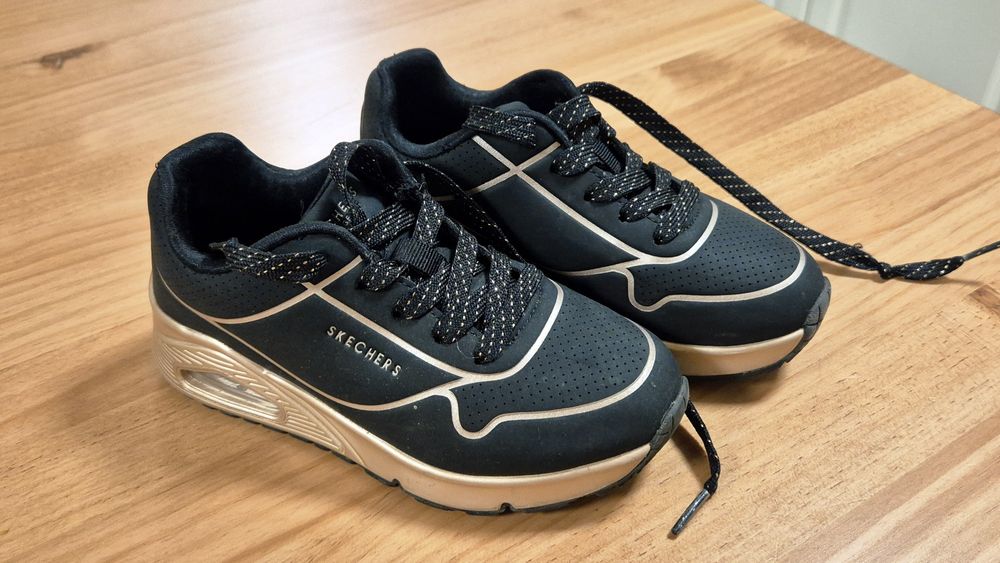 Adidasi Skechers