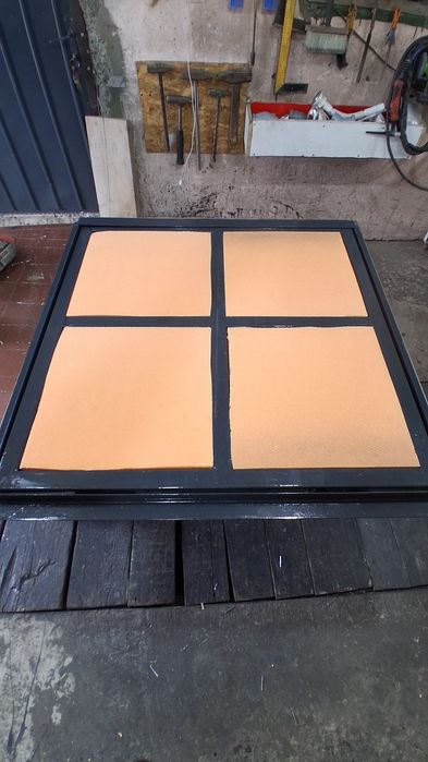 Vând capac pentru beci hidrofor canalizare.