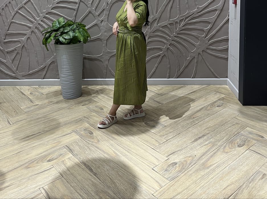 Көйлек сатылады, 8 мың, 1 рет киілген, өте әдемі көйлек 46-48 барады