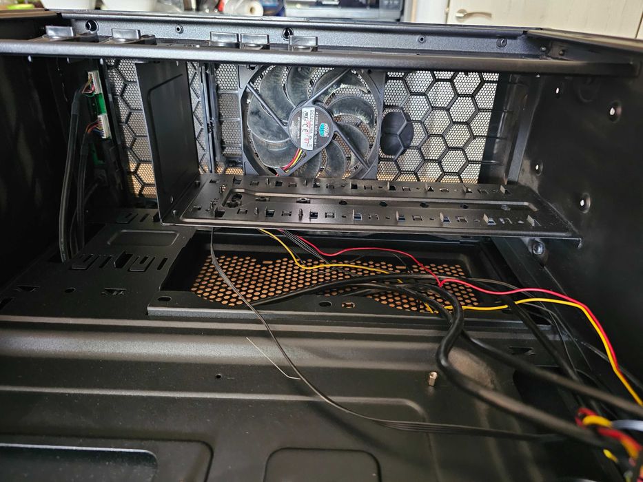 Сървърна кутия | 8xHDD 3.5 | Cooler Master N300 | Server Computer Case