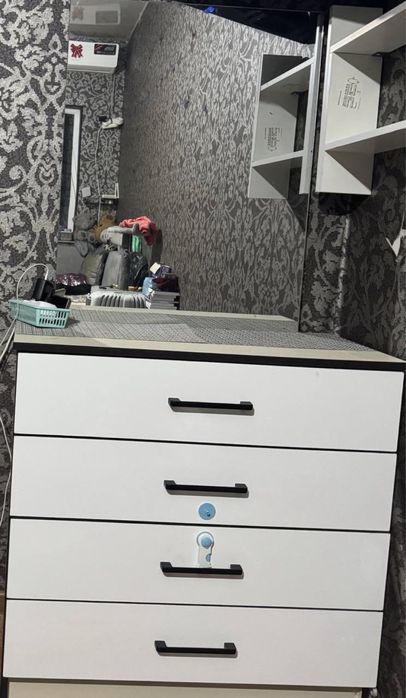 Продается комод с зеркалом