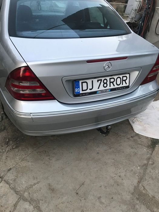 Vând Mercedes C class 2005