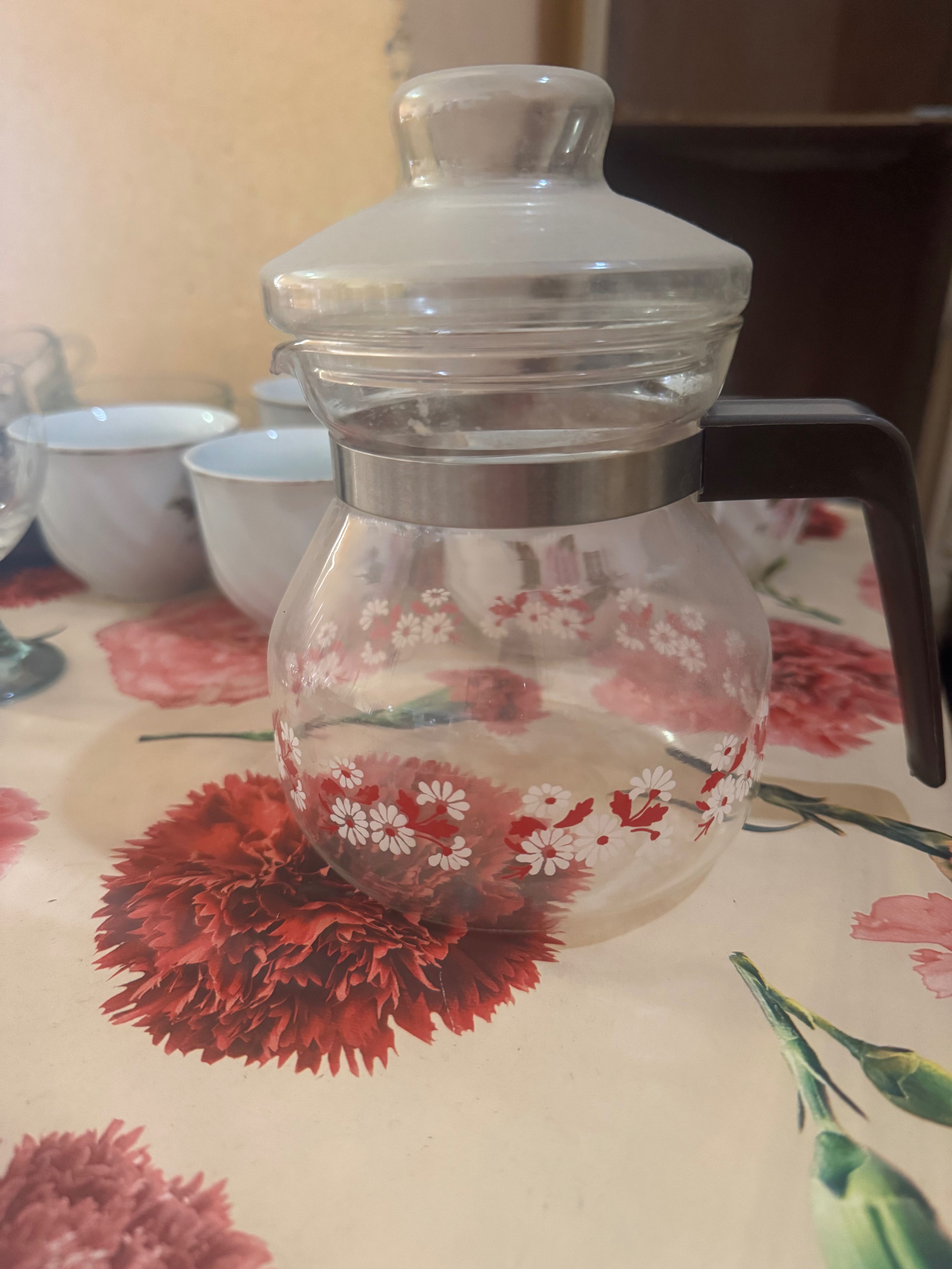 Стъклени и порцеланови старинни чаши