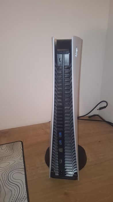 Vând PlayStation 5