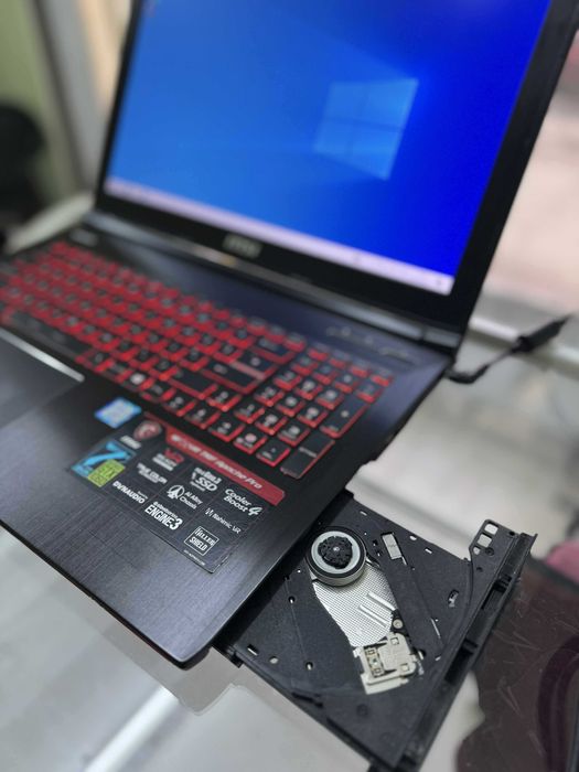 Лаптоп MSI 7RF apache pro