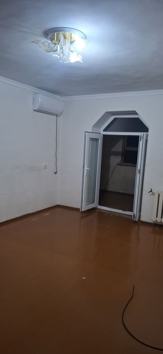 Продаю квартиру Яшнабадский р-он Авиасозлар-3 кирпич 3-ком 4-этаж 4-эт