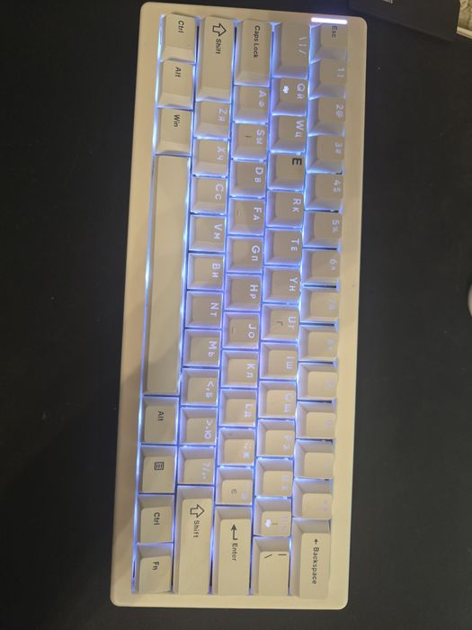 cidoo qk 61 v2 без коробки, отличное состояние , менёные кейкапы,