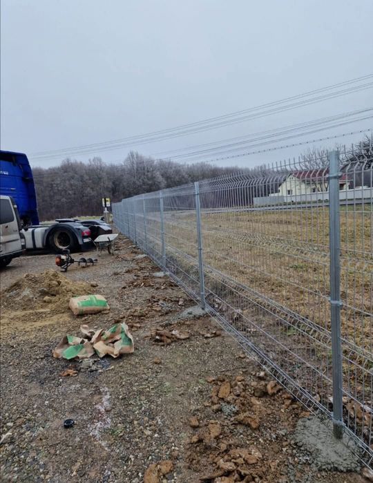 Facem garduri din plasă bordurată