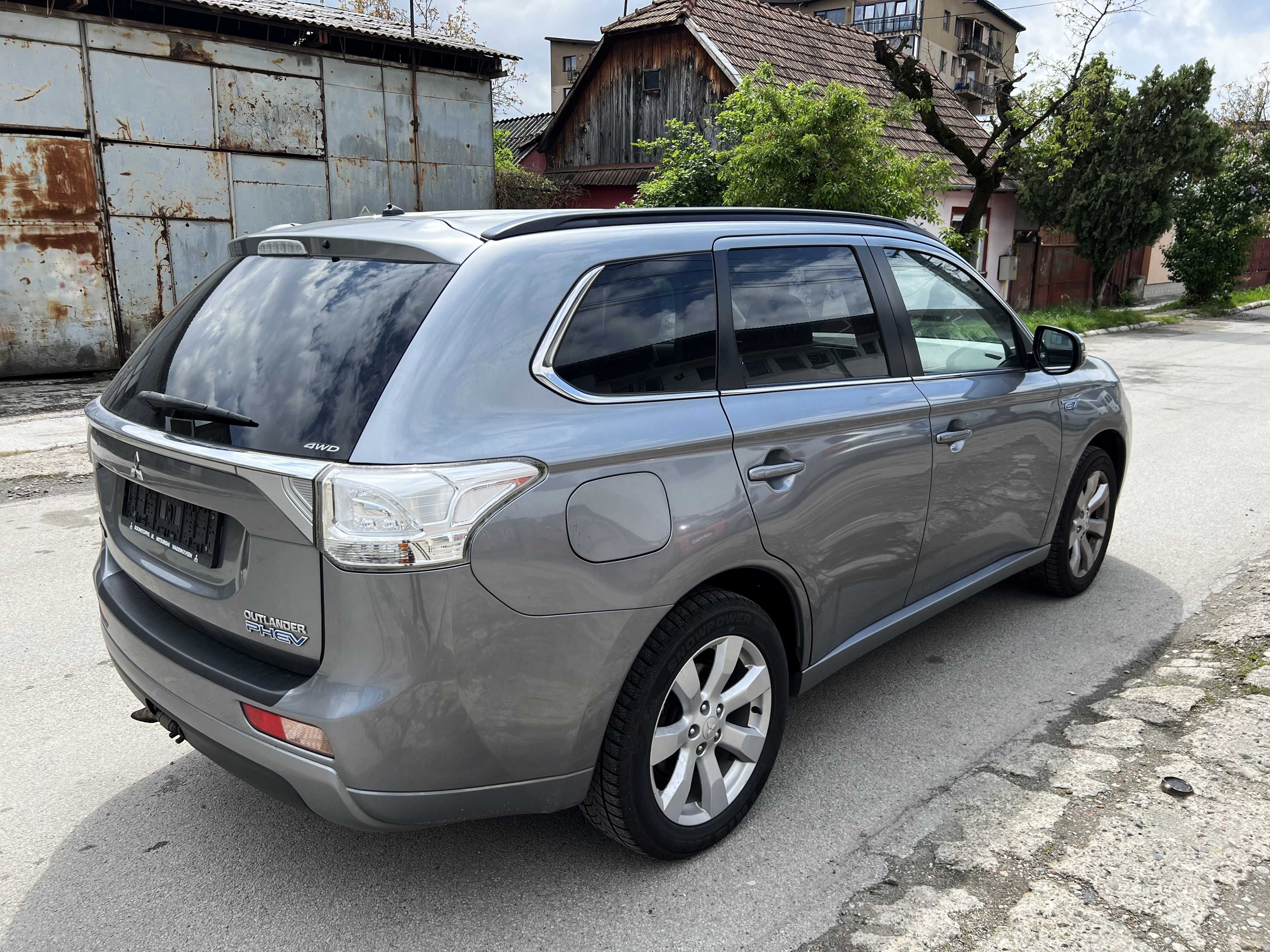 Mitsubishi Outlander 2.0 PHEV Instyle 4WD + GPL