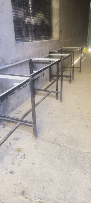 металлический каркас для праты, стол