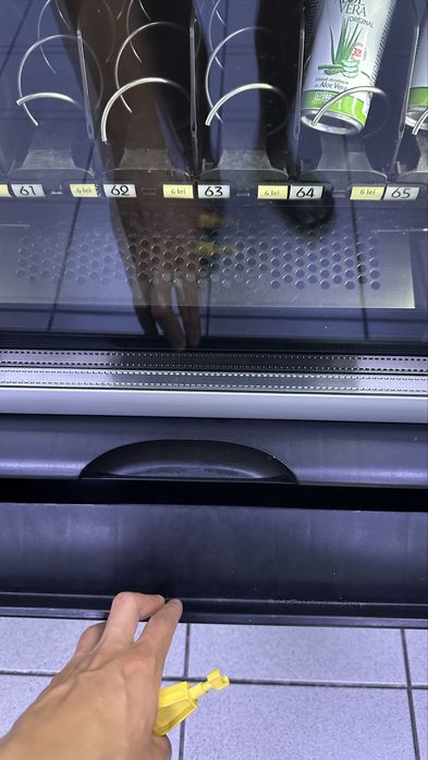 Aparat/ tonomat snack bauturi necta snakky max