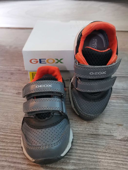 Нови! Обувки Geox 21 номер