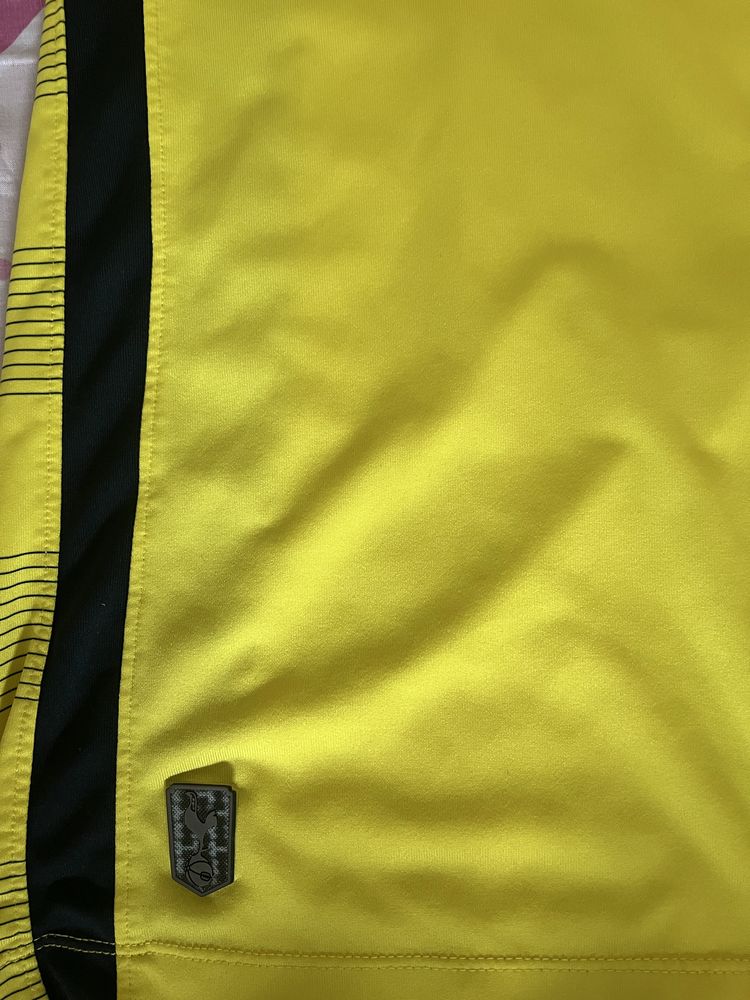 Vând tricou Under Armour cu Tottenham