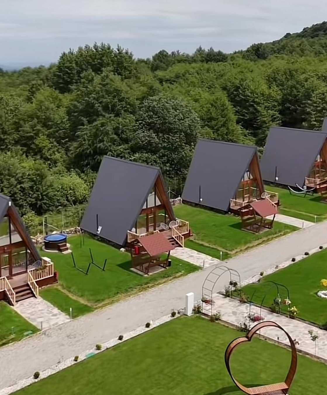 Cabana stil A-Frame si case din structura de lemn