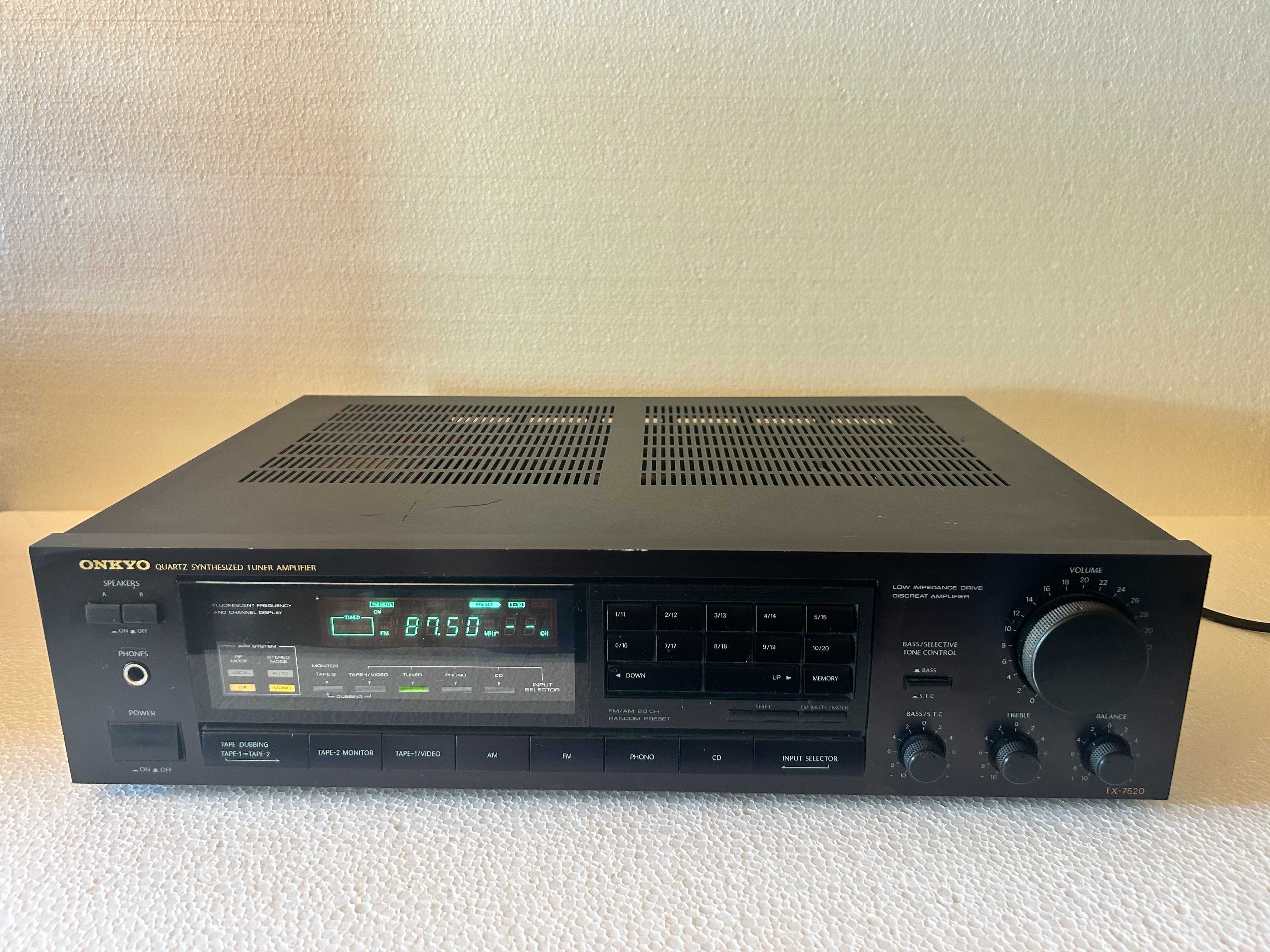 Onkyo tuner amplifier TX 7520