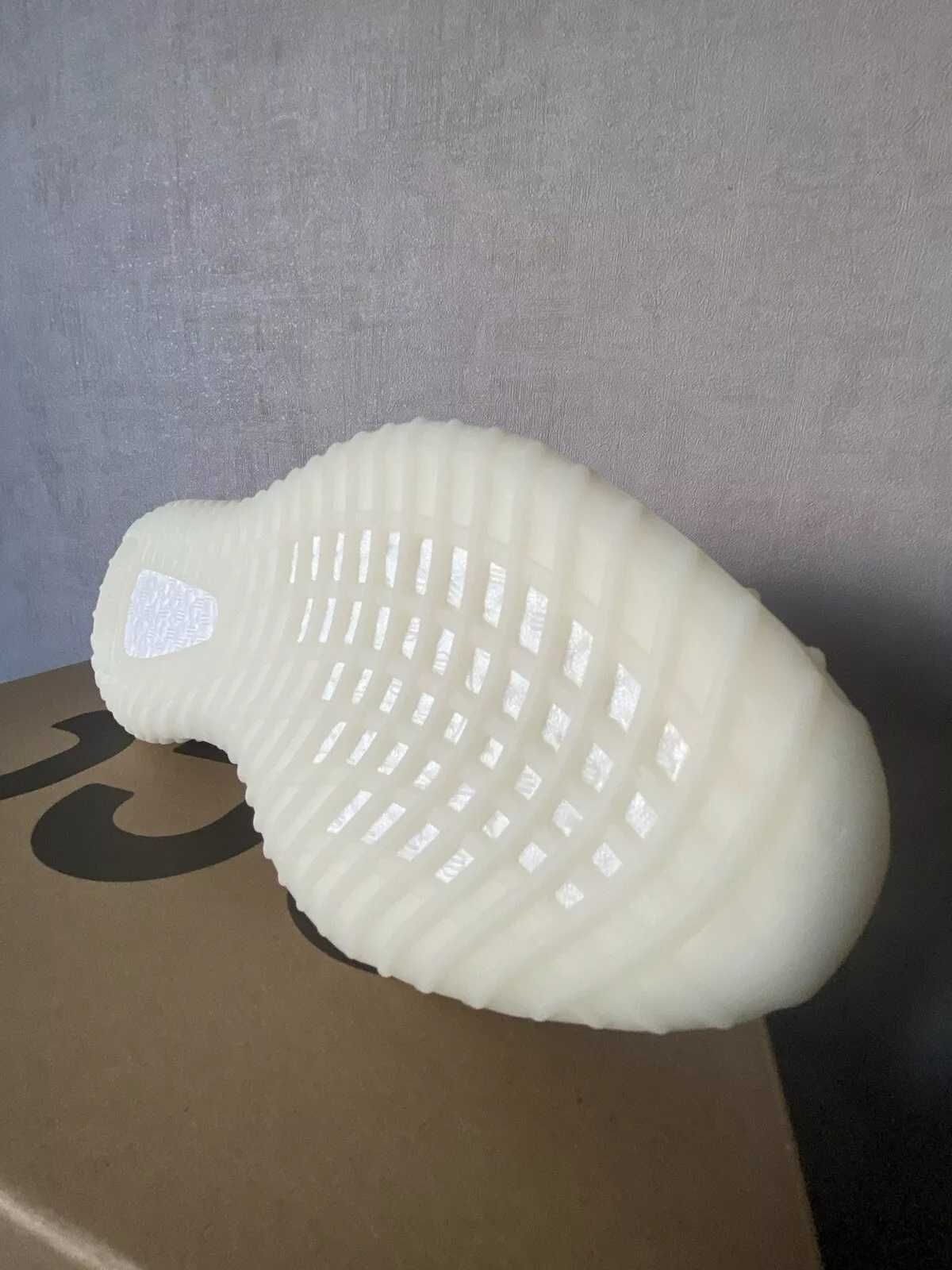 Adidas YEEZY Boost 350 V2 White Cream Edition 2025