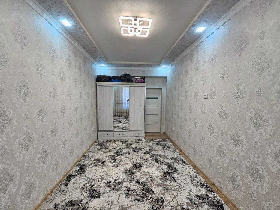 Buxoroda kvartira sotiladi 2 xonali 60m² 3-qavat.