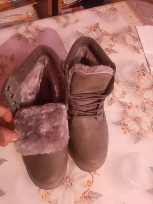 Продам новые сапожки зимние морские размер 39