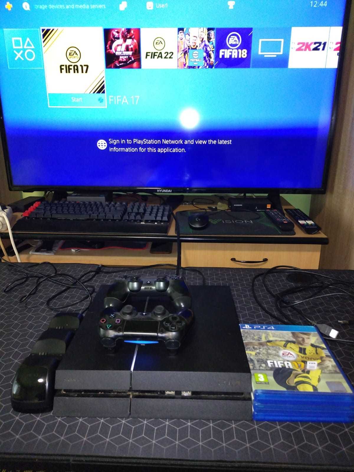 Vand PS4 de 1TB + 3 jocuri + 2 controllere + incarcator + cablu HDMI