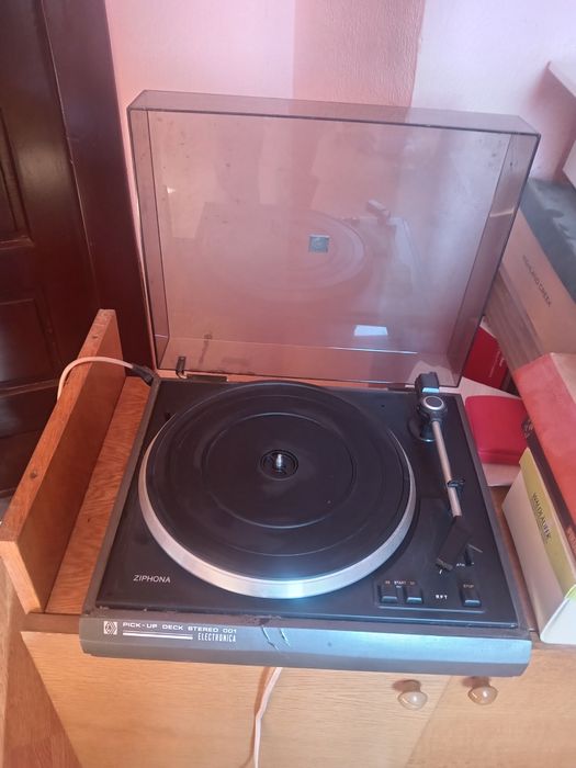 Pick up old music, video casetofon
