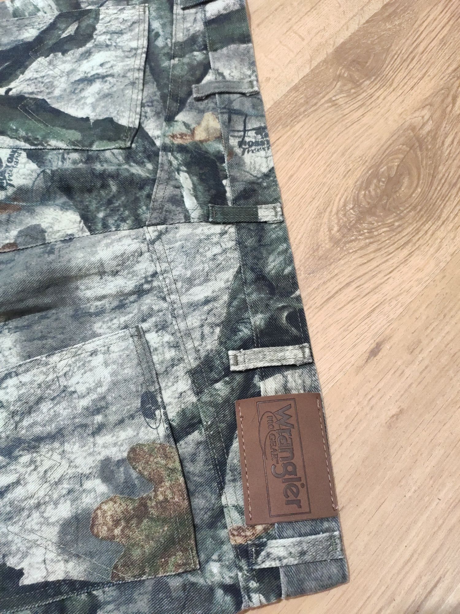 Blugi Wrangler Mossy Oak USA mărimea 38x32 (XXL)