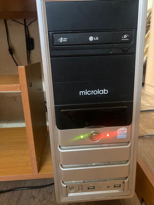 Продам компьютерный стол и компьютер