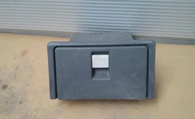 compartiment sub scaun sofer iveco stralis