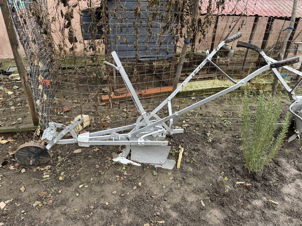 Prașitoare si plug