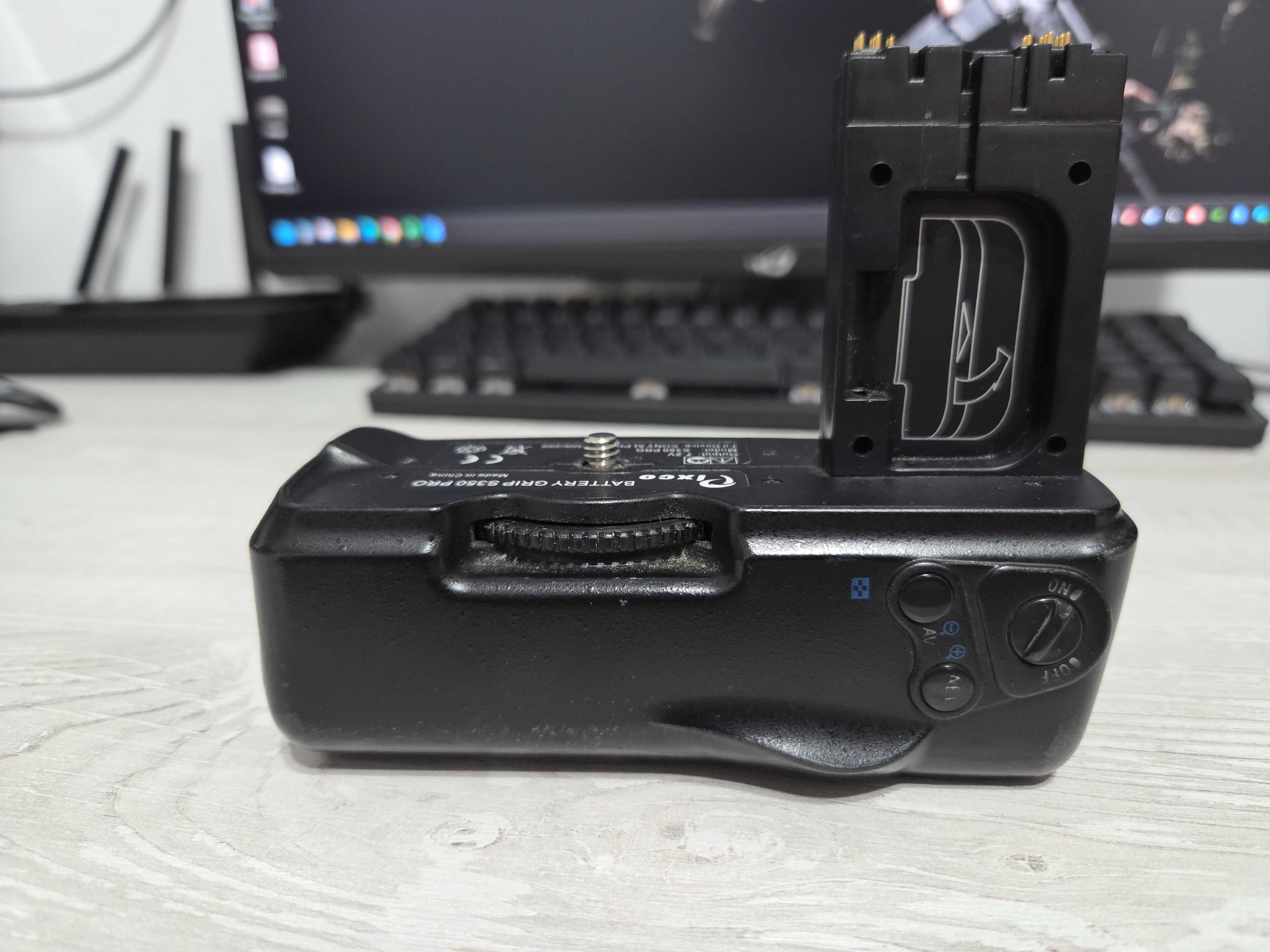 Camera Foto DSLR Sony Alpha 300 + Blitz Sigma EF610 + Grip + Accesorii