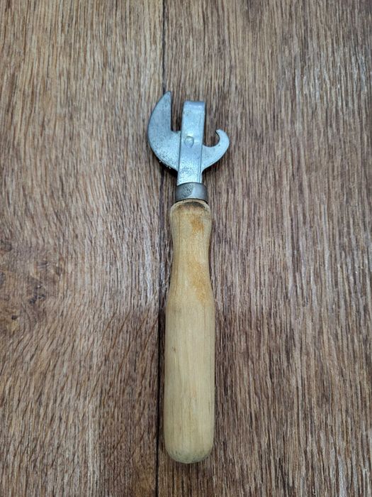 Открывашка для для консерв/банок/бутылок и тому подобное