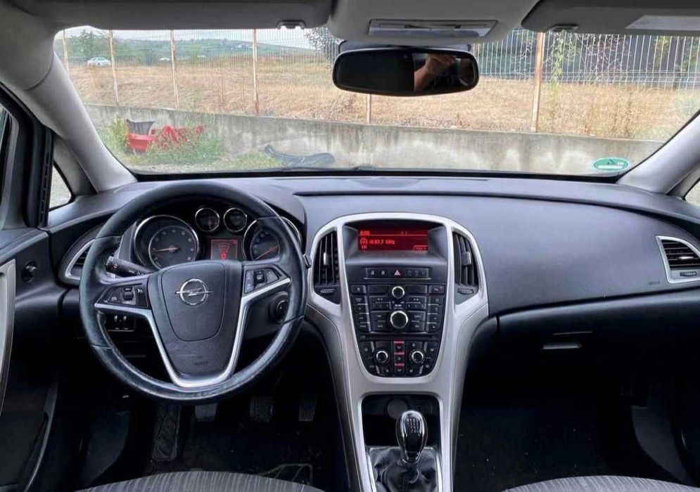 Vând Opel Astra j 2011 1.4 benzina 120 cp