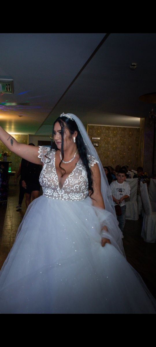 Vand rochie de mireasa tip prințesa!