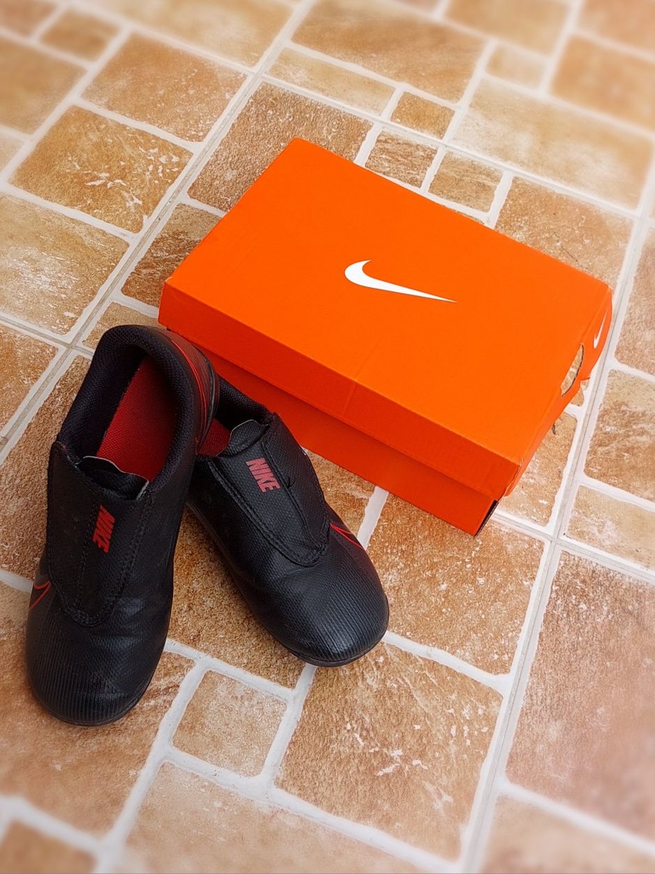 Детски бутонки (стоножки) Nike размер 31.5