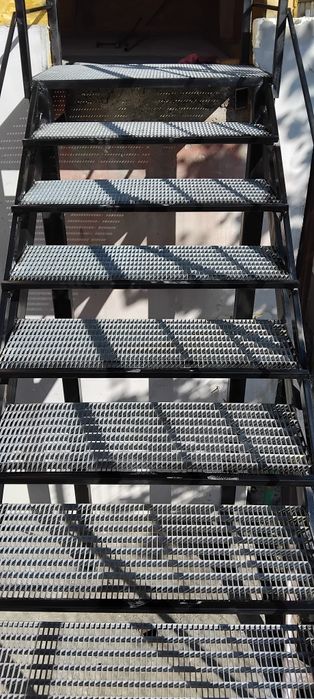 Scară zincate la comanda