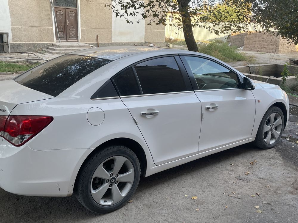 Lacetti cruze sotiladi