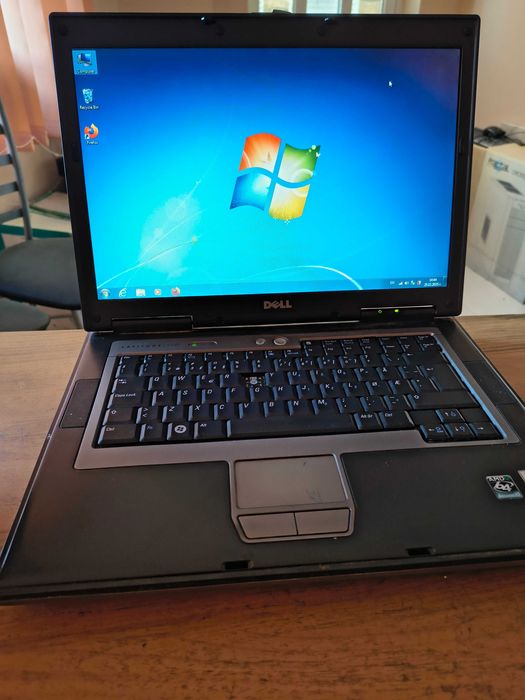Продавам употребяван лаптоп Dell Latitude D531