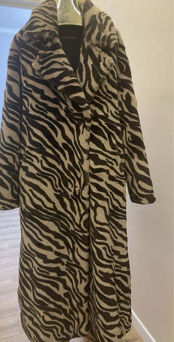 Продаю очень теплую стильную длинную шубу