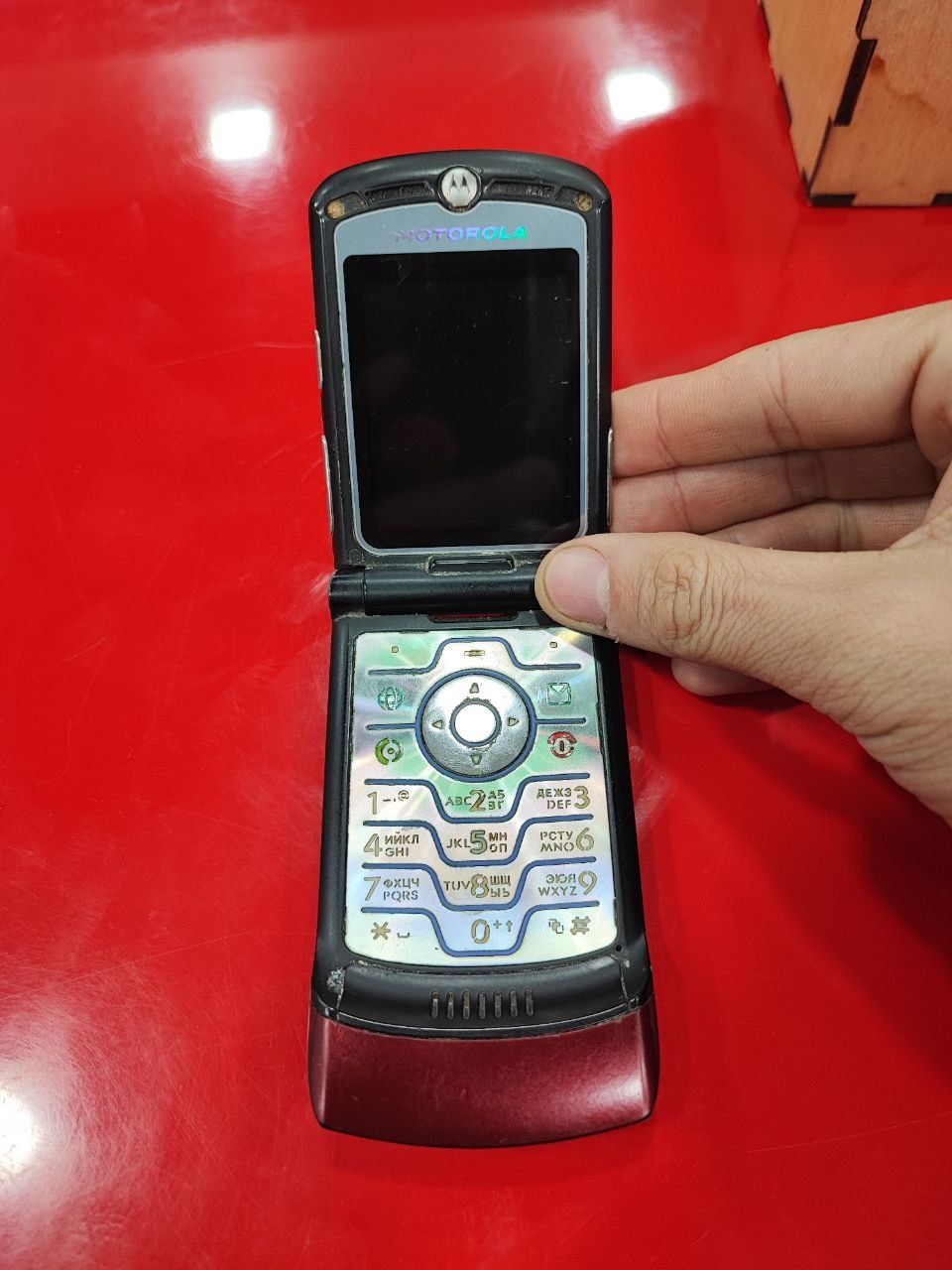 Motorola raza v3i 2005-yildagi matarola rezr