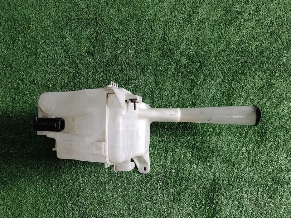 Привозной бочок омывателя от Toyota Camry 30 35