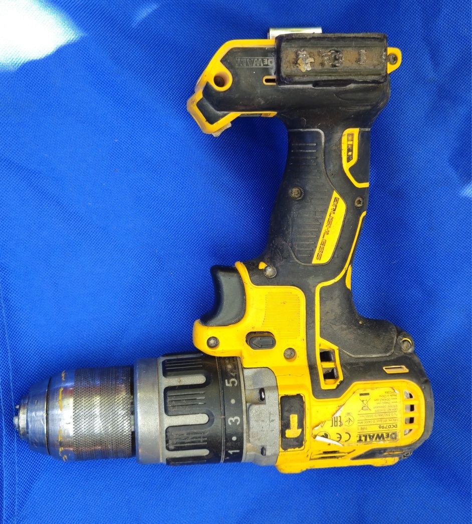 Masina de gaurit Dewalt dcd 796