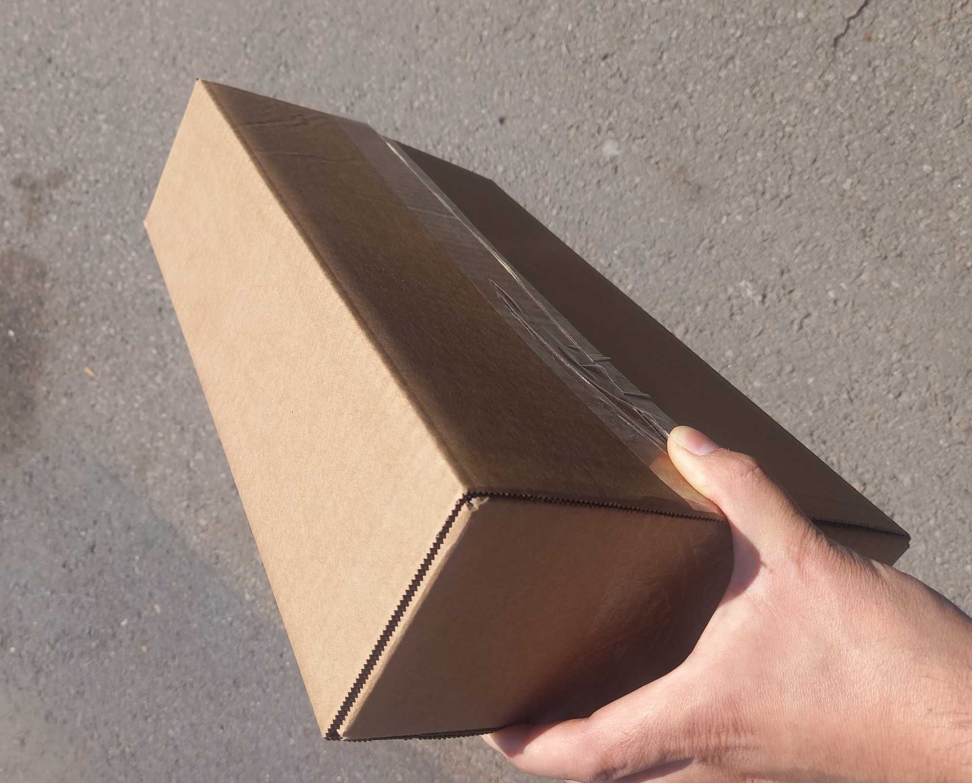 Cutii de carton pliate pentru  colete